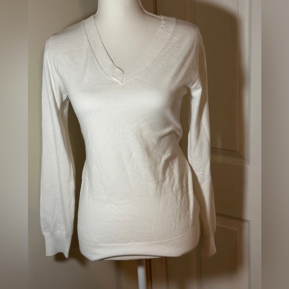Ye Mak sweater. - Picture 1 of 6